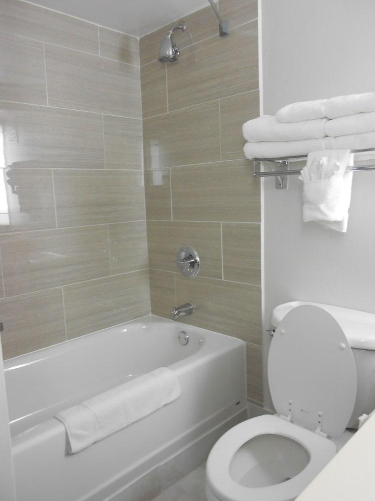 Ramada By Wyndham Cruces & Conference Center Hotel