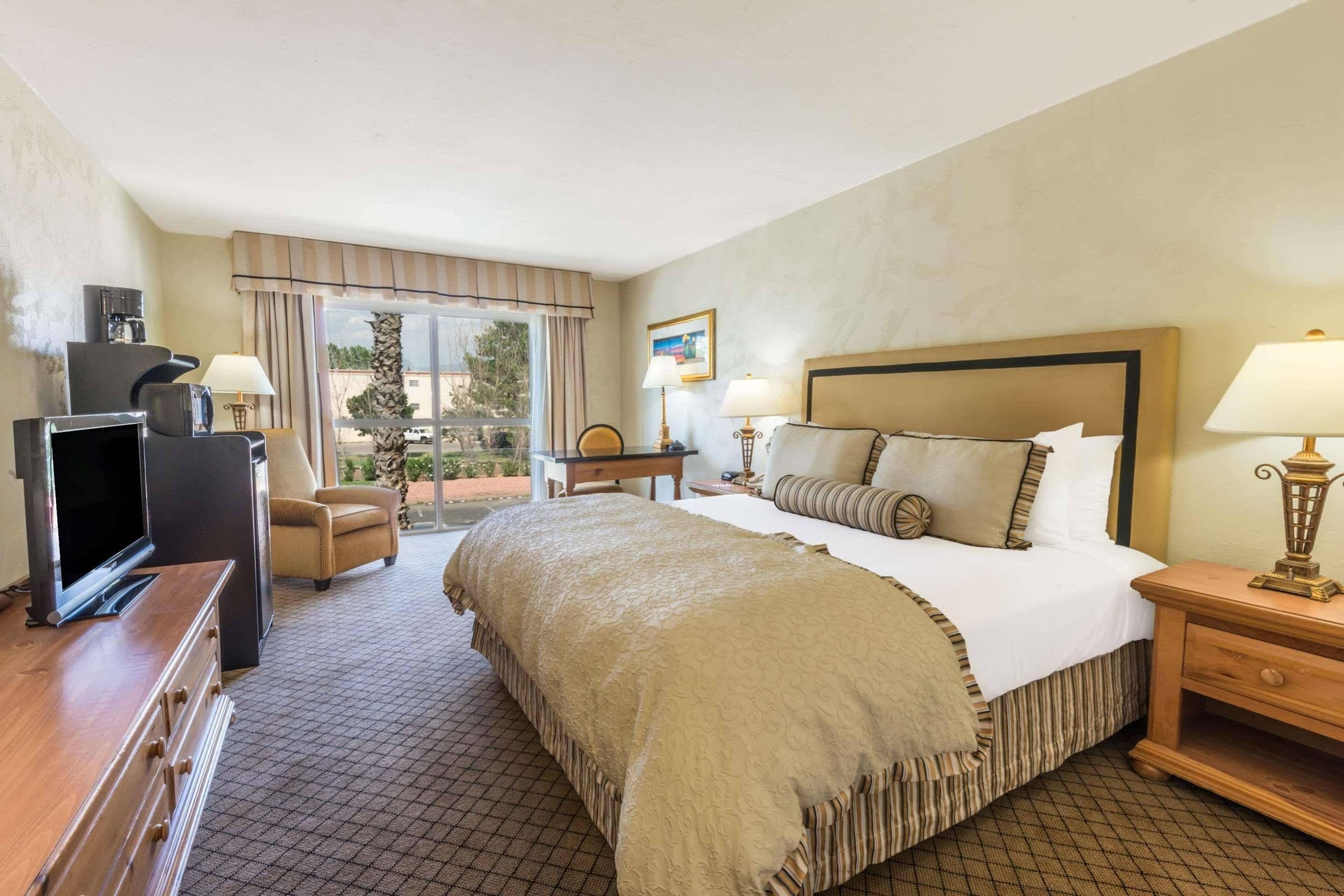 Hotel Ramada By Wyndham Cruces & Conference Center 3*