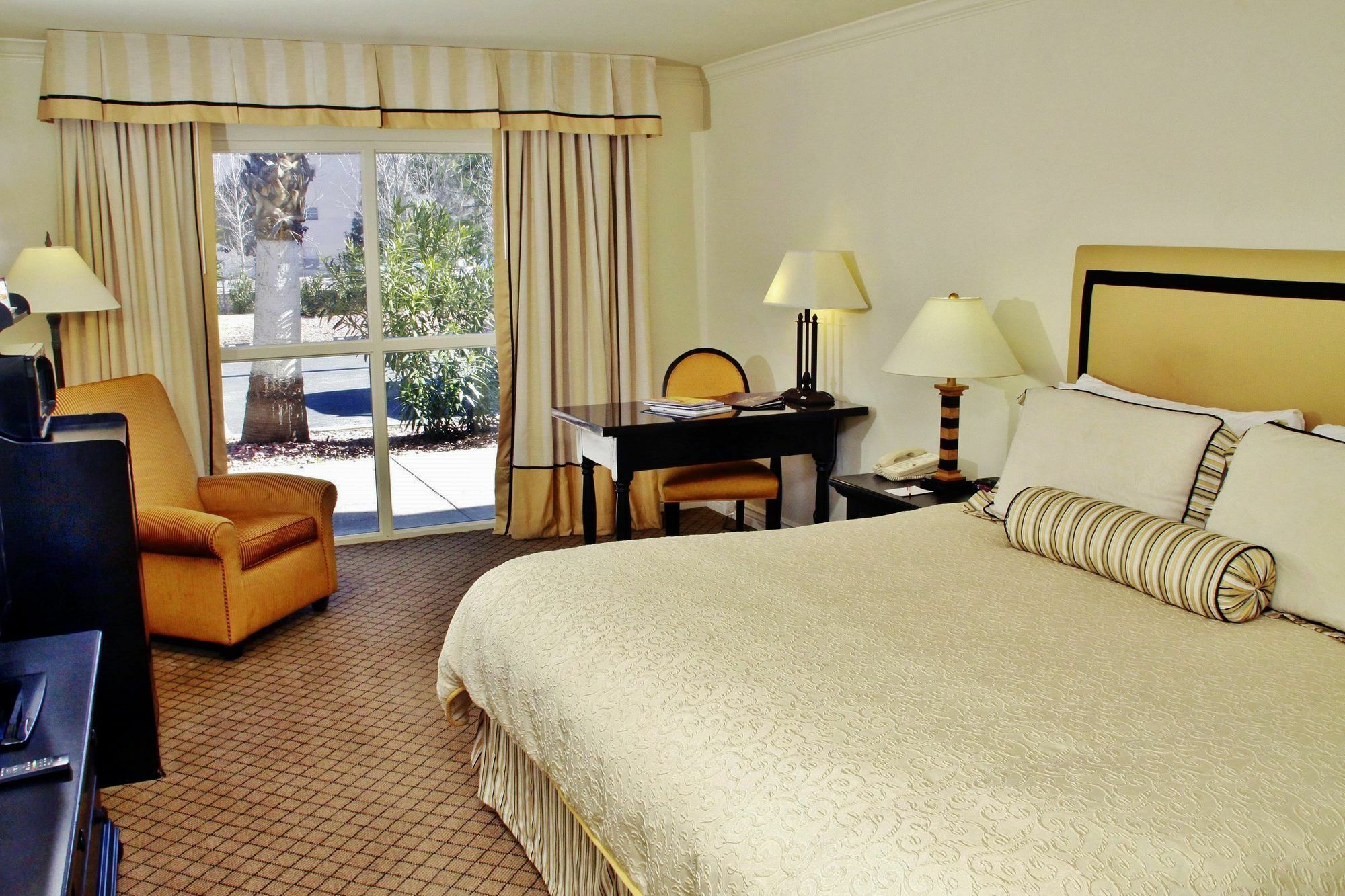 Ramada By Wyndham Cruces & Conference Center Hotel